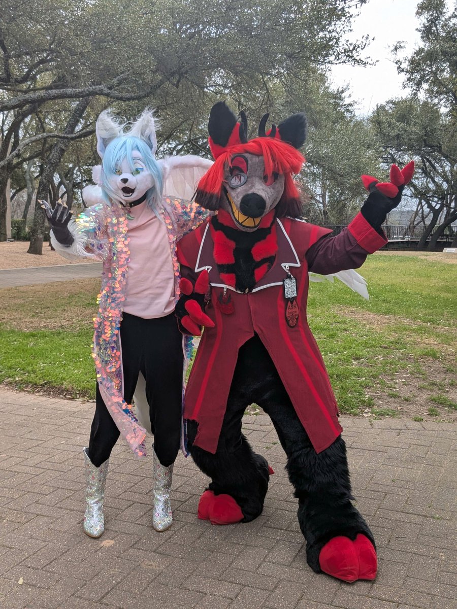 meatb0ne's tweet photo. Meeting the amazing .@alastorsmiley ! Happy #FursuitFriday 🦊🪽 🙌 🦌🩸 https://t.co/2i6UXRLXG1