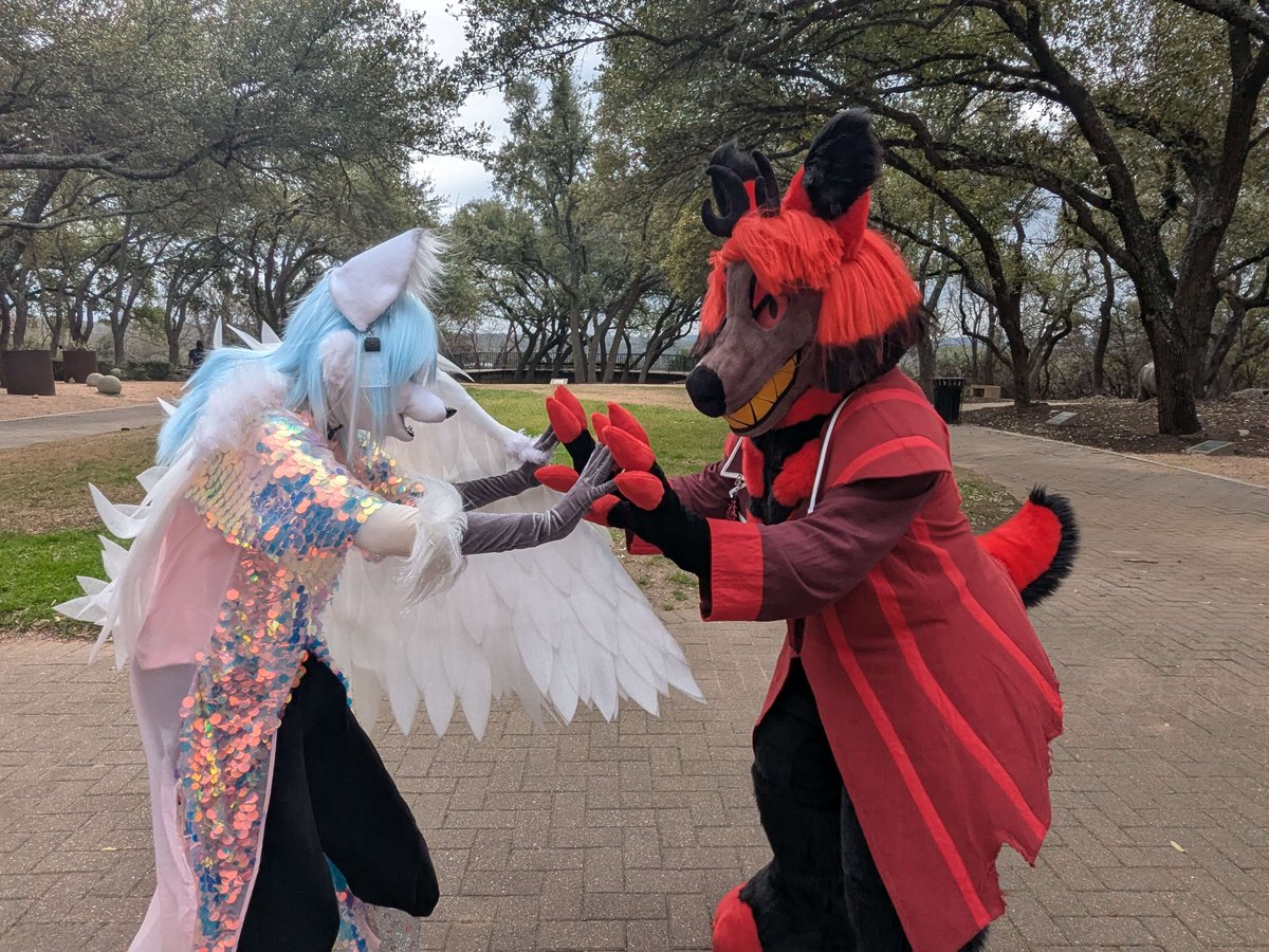 meatb0ne's tweet photo. Meeting the amazing .@alastorsmiley ! Happy #FursuitFriday 🦊🪽 🙌 🦌🩸 https://t.co/2i6UXRLXG1
