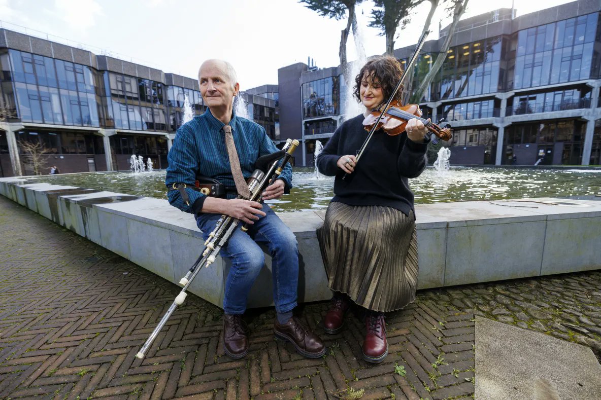 UL President’s Medal awarded to world renowned musician Mickey Dunne

The Limerick piper was recognised for his outstanding contribution to advancing the art and his work at UL's Irish World Academy over the past 30 years
ul.ie/news/ul-presid…
#StudyatUL #StPatricksDay
