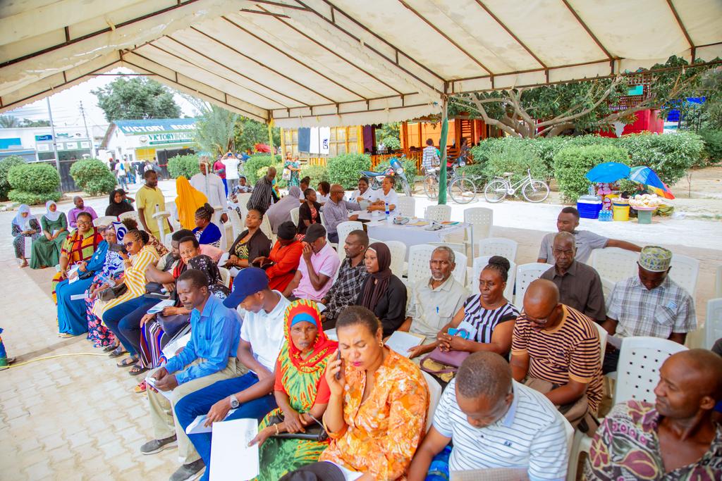 udomtheofficial's tweet photo. Picha mbalimbali zikionyesha wananchi wa Dodoma Mjini na Maeneo jirani wakiendelea kupata huduma mbalimbali za   Afya Bure ambazo zinatolewa  na Hospital ya UDOM  leo 14 Machi, 2025 katika Viwanja vya Nyerere Square ikiwa ni mwendelezo wa Maadhimisho ya Siku ya Figo Duniani. https://t.co/LyTwT6r9ts