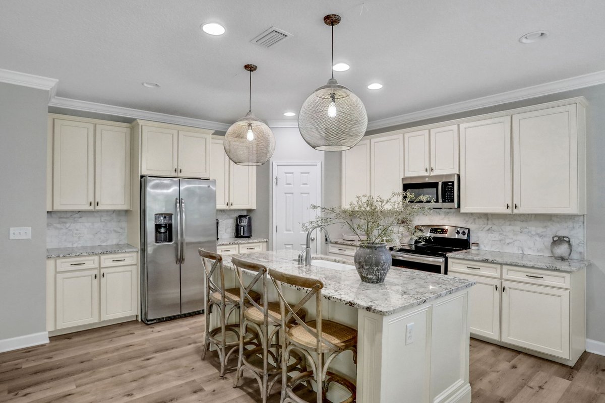 realty_eric's tweet photo. Looking for stylish &amp; serene living?  Then look no further than this beautiful 3 bed 2.5 bath home in the gated community of Woodlake in St Augustine, FL.  #realestateagent #homeforsale #floridaliving #ericandstaceyrealestate https://t.co/TvDH2Xe5qi