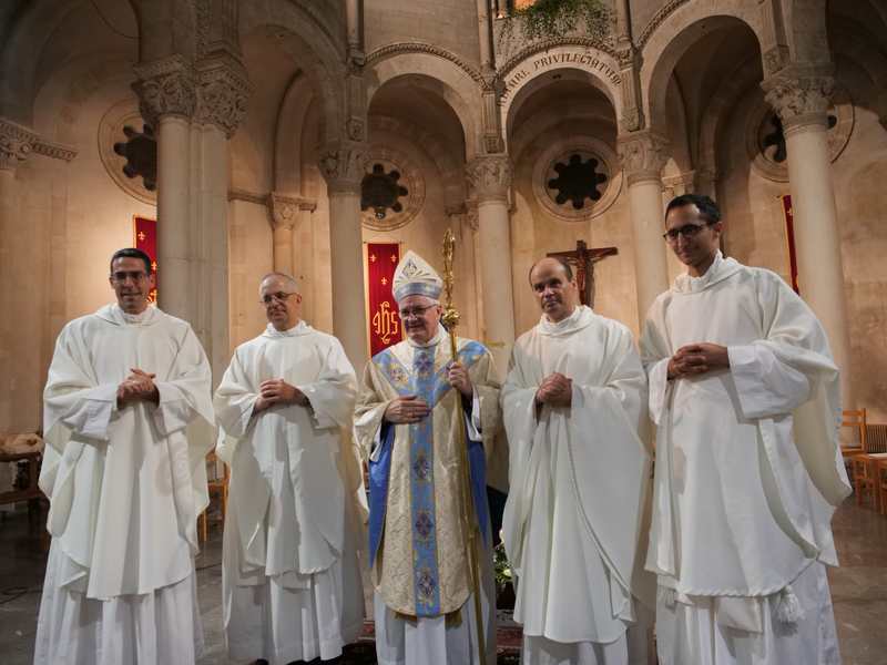 SimonRotig's tweet photo. A #Pau, Mgr #Aillet est loin d'être resté inactif :
➡️ En 2013, changement de direction à L'Immaculée Conception https://t.co/q9xzD11O5u
➡️ En 2023, installation des chanoines de Lagrasse dans le prieuré de la rue Montpensier https://t.co/ikk523xGWH
Qu'en pense @bayrou ? https://t.co/PalDLh8gT7