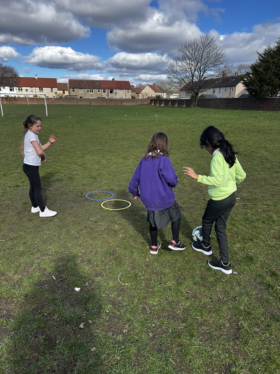 We had a great time during our football session with East Stirlingshire this morning. Everyone was so enthusiastic and demonstrated excellent listening skills! ⚽️🥅