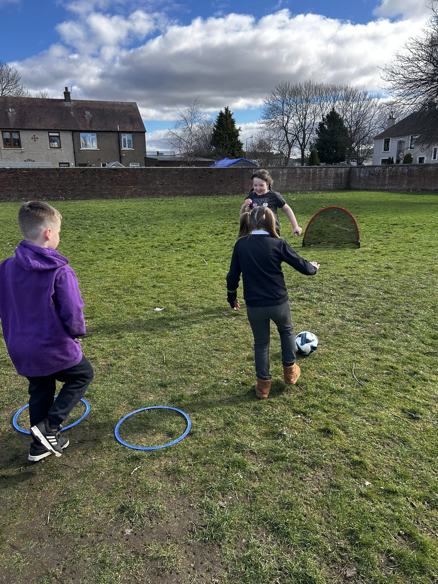 MissMcI_BPS's tweet photo. We had a great time during our football session with East Stirlingshire this morning. Everyone was so enthusiastic and demonstrated excellent listening skills! ⚽️🥅 https://t.co/oxhxrDJswV