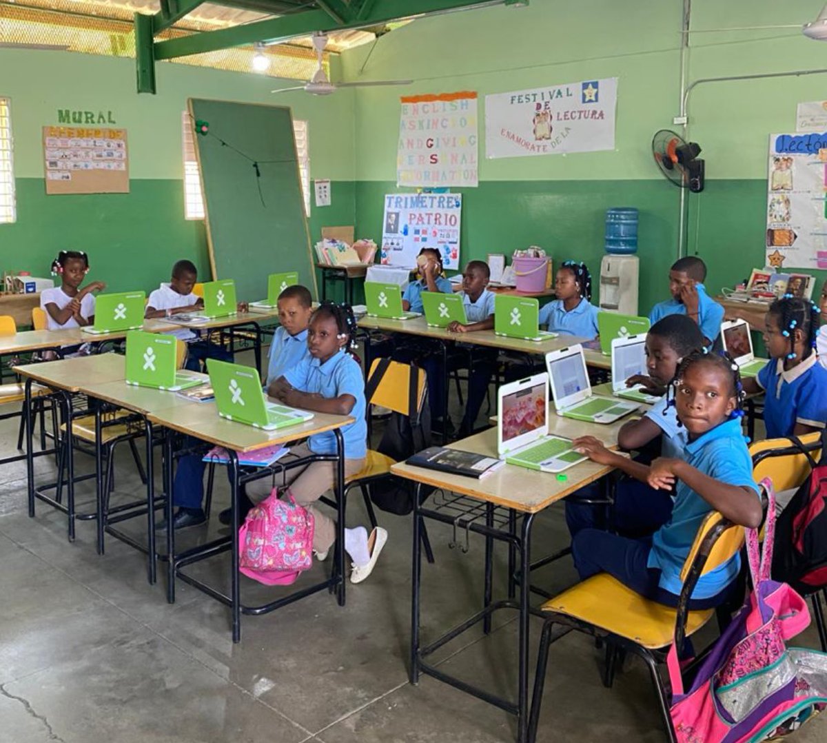 🚀 Así comenzamos la implementación de la mano de <a href="/fztorg/">fizyoterapist.org</a>, quienes no solo han capacitado a los docentes, sino que ahora inician la etapa de acompañamiento para asegurar el mejor aprovechamiento de la tecnología.  

💻 ¿Quieres conocer más sobre las computadoras y sus