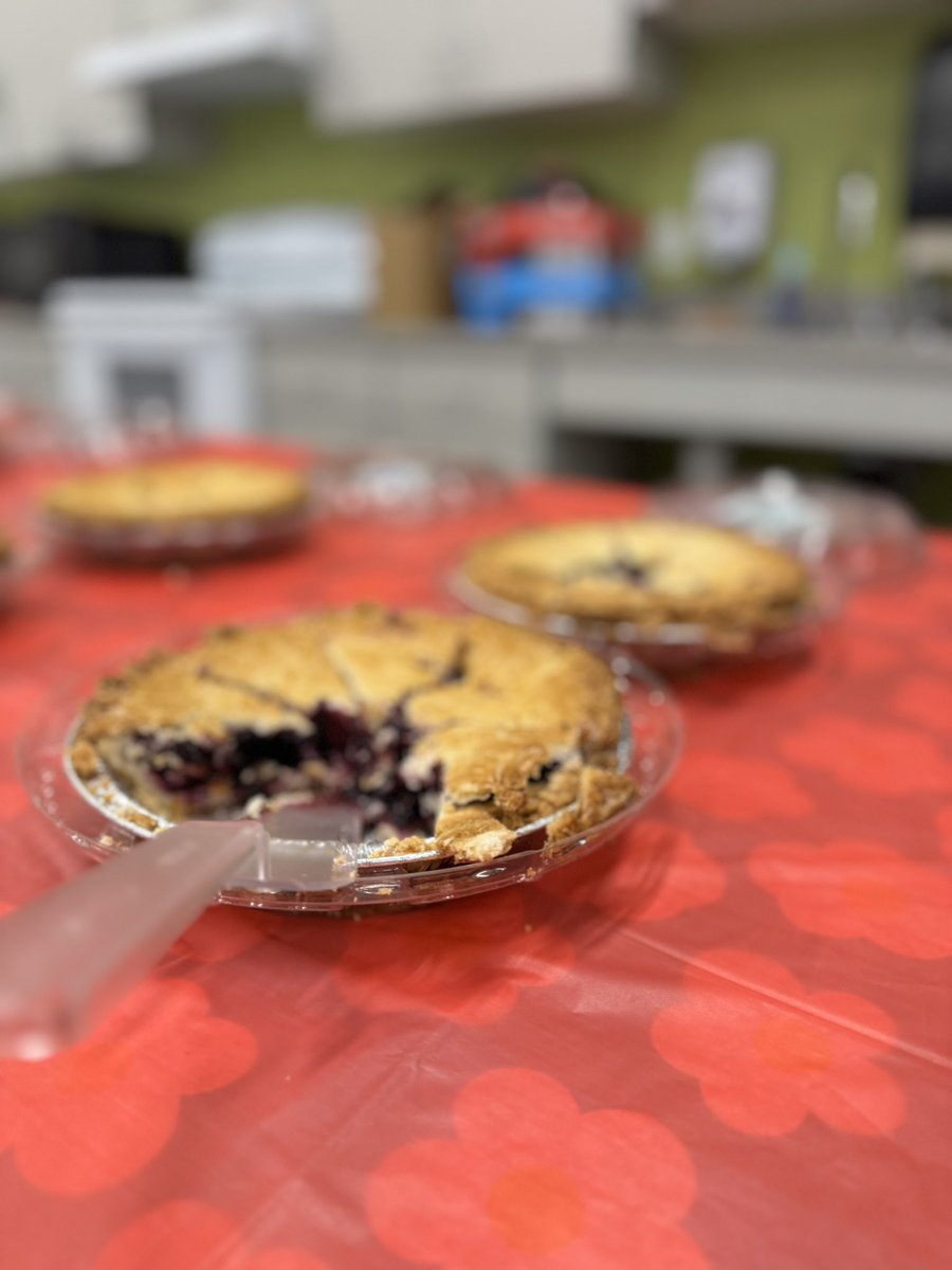 lindemuthccsd's tweet photo. A big thank you to our #GMS #mathdepartment for pies on #PiDay. ❤️ https://t.co/cdAoYBDcZZ