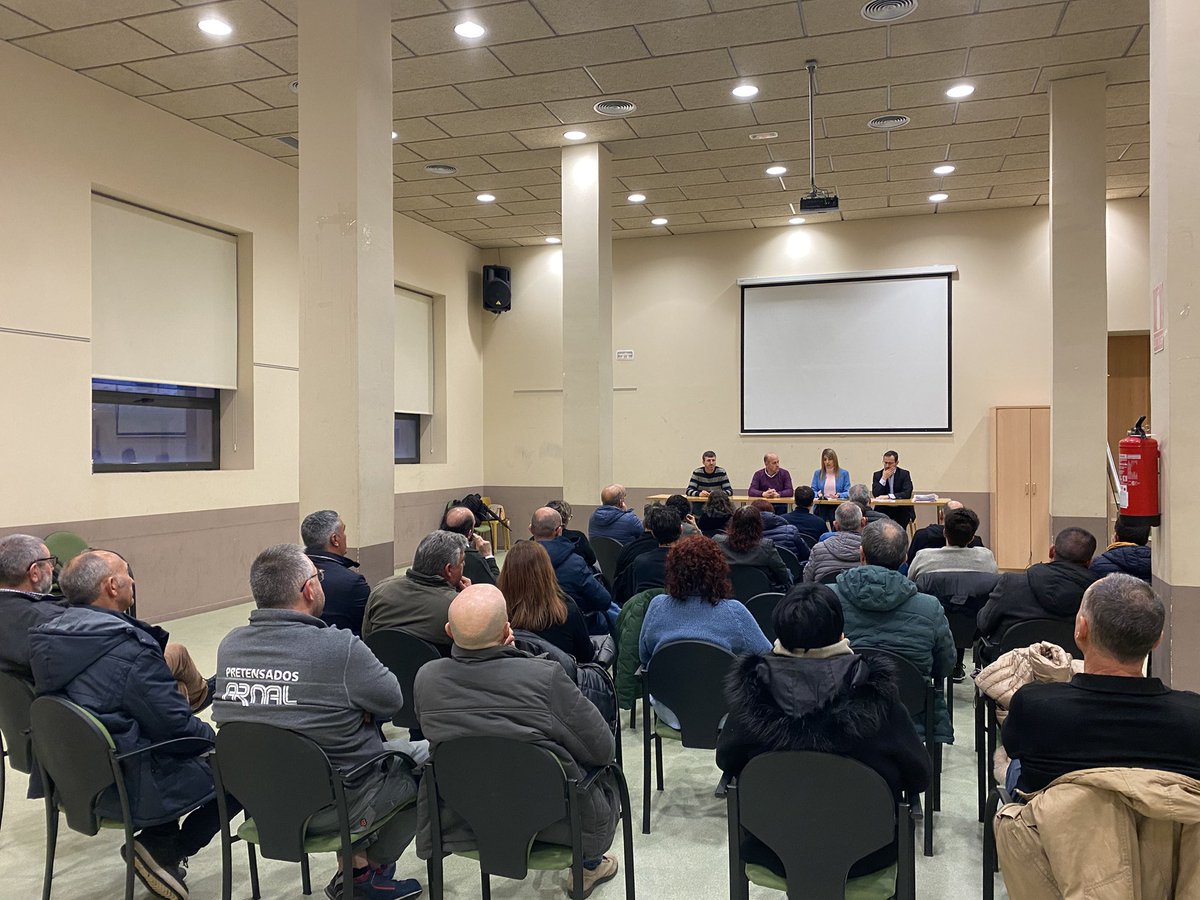 JuntsxTerraAlta (@juntsxterraalta) on Twitter photo Avui, a #Gandesa, xarrada sobre els Fons de Transició Nuclear. Amb la diputada <a href="/irenenegre/">Irene Negre #junts 🎗🎗🎗</a> i l’alcalde de Móra d’Ebre i membre de l’Organ de Governança, <a href="/rubenbiarnes/">Ruben Biarnes Renedo</a>.
Ens expliquem sempre amb els peus a terra i amb el que avui és una REALITAT. Sense promeses buides! #junts Avui, a #Gandesa, xarrada sobre els Fons de Transició Nuclear. Amb la diputada <a href="/irenenegre/">Irene Negre #junts 🎗🎗🎗</a> i l’alcalde de Móra d’Ebre i membre de l’Organ de Governança, <a href="/rubenbiarnes/">Ruben Biarnes Renedo</a>.
Ens expliquem sempre amb els peus a terra i amb el que avui és una REALITAT. Sense promeses buides! #junts