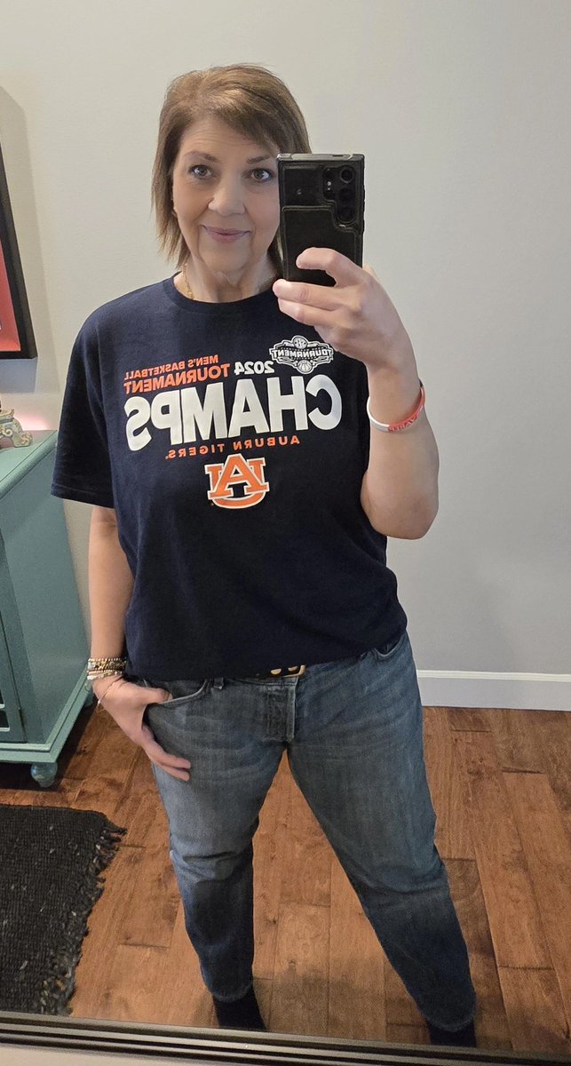 lynnjabs's tweet photo. WHOOP WHOOP...Auburn Wins! Had on my 2024 SEC Championship Shirt! #Auburn #WarEagle #MarchMadness 
🦅🧡💙🏀 https://t.co/zizMJxTFxD