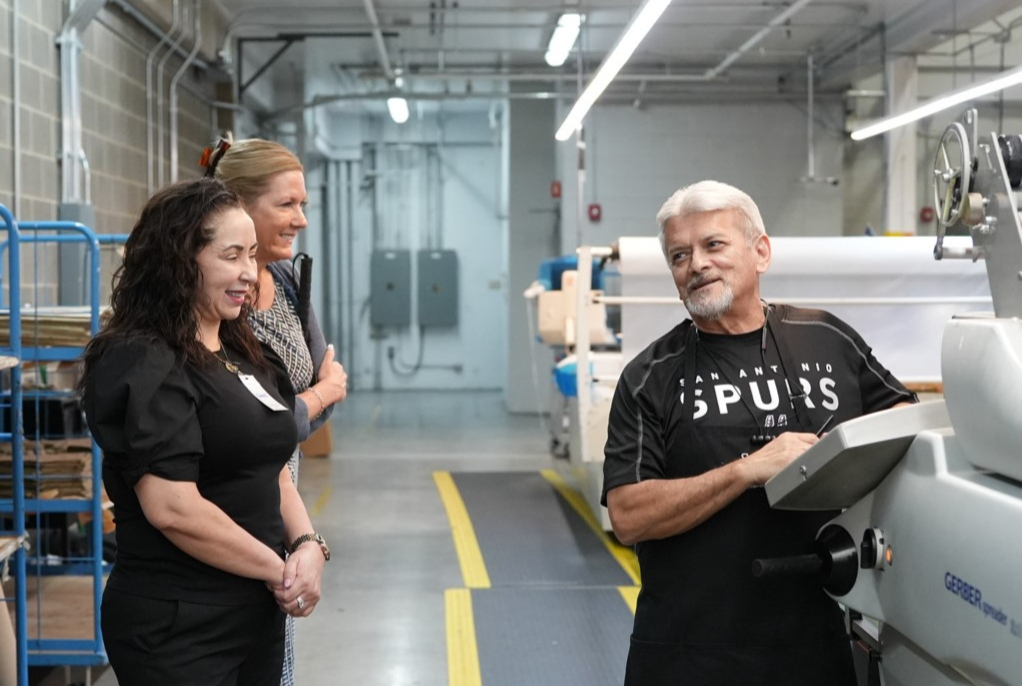 Thank you to State Rep. Liz Campos and her staff member Analesa Gonzales for visiting Vibrant Works today to learn more about what we do and who we do it for. We appreciate your time and support! 

#VibrantWorks