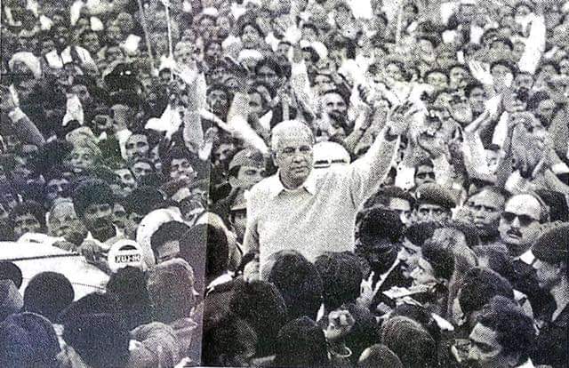 स्वाभिमानी लोग ही संघर्ष की परिभाषा समझते है, जिनका स्वाभिमान मरा है वे गुलाम है!

शोषित वंचित समाज को शासक बनाने वाले बहुजन नायक मान्यवर कांशीराम साहब जी की जयंती पर उन्हें मै कोटि कोटि नमन करती हूं।।

#बहुजन_नायक_मान्यवर_कांशीराम 
#bahujanNayakkanshiramJayanti