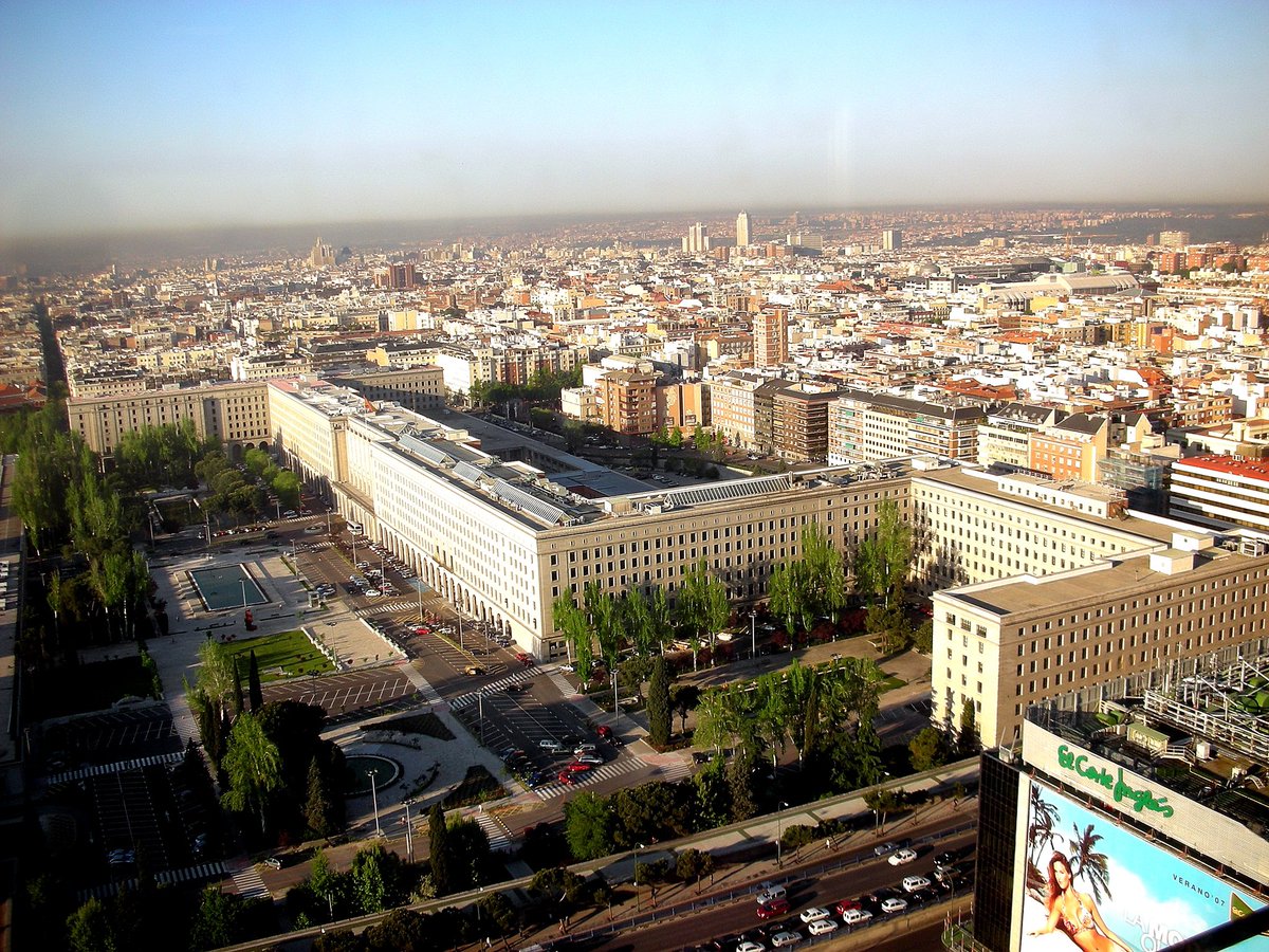 Every_iz's tweet photo. @adrisanhawks @josepoolbio @sovieperiodico @mejoreszasca Lit mi barrio, y que bonito y que lejos del centro de la ciudad eh 😂😂😂 https://t.co/8WUa4ESyH1