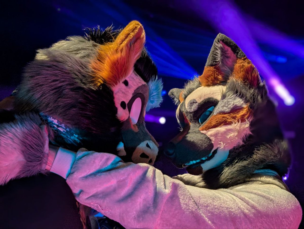 Eyes locked, noses brushed, and dancing the night away ✨ 

Yeen: <a href="/SokaTheSabre/">Soka</a>
📸: <a href="/Devonshiree1/">Devonshiree 🔜 EF29</a>