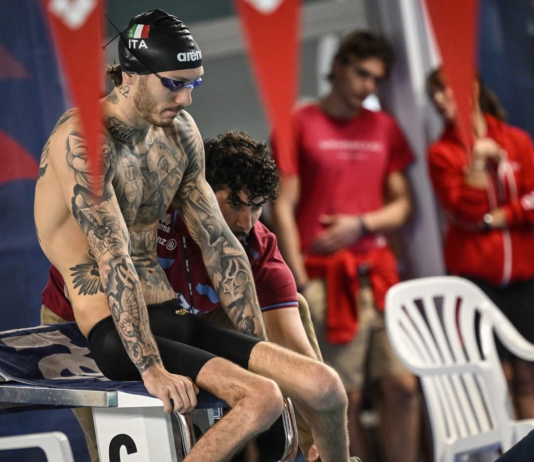 Fra9818's tweet photo. “Chiunque può arrendersi, è la cosa più semplice del mondo. Ma resistere quando tutti gli altri si aspettano di vederti cadere a pezzi, questa è la vera forza.”
Chris Bradford https://t.co/vsnJzFH7g8