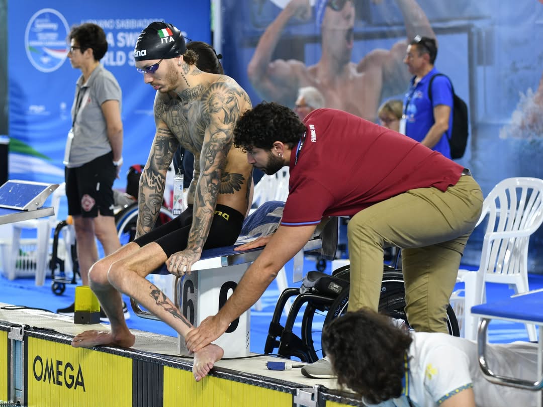 Fra9818's tweet photo. “Chiunque può arrendersi, è la cosa più semplice del mondo. Ma resistere quando tutti gli altri si aspettano di vederti cadere a pezzi, questa è la vera forza.”
Chris Bradford https://t.co/vsnJzFH7g8