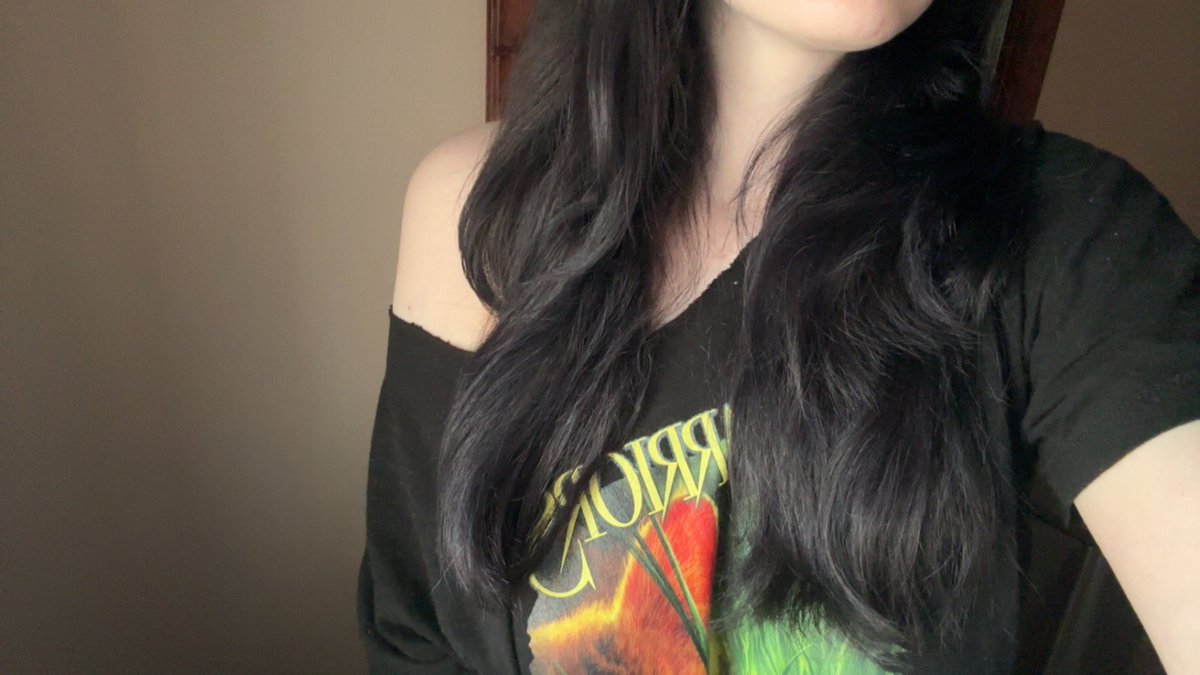 meant to go purple but my hair turned black... i do fuck with it tho