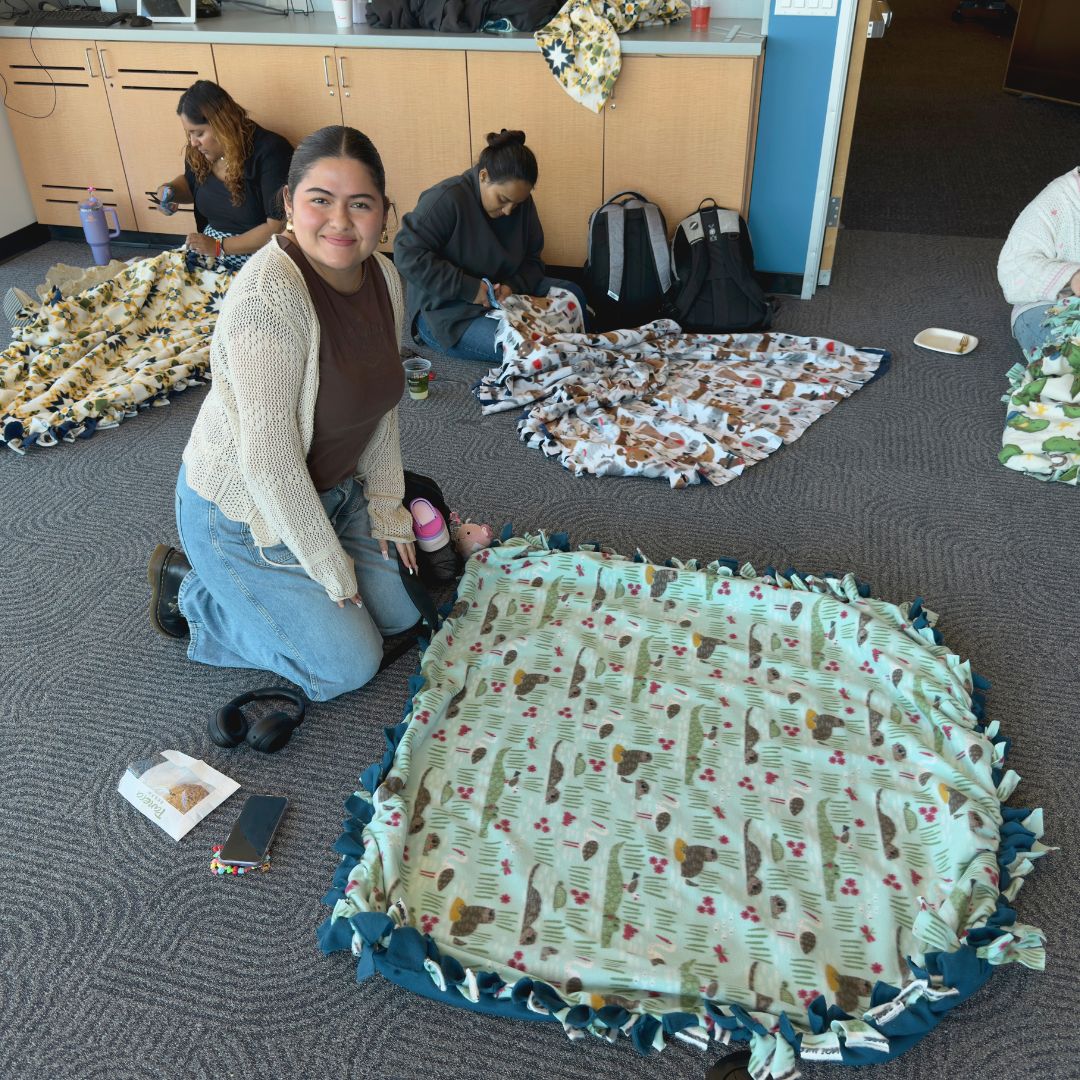 The Tie Blanket-Making event was a hit, thanks to the SHSS Student Council for organizing it! Participants got creative with all the provided supplies while enjoying a delicious catered lunch from Panera. Thank you to everyone who joined us for a fun and crafty day!