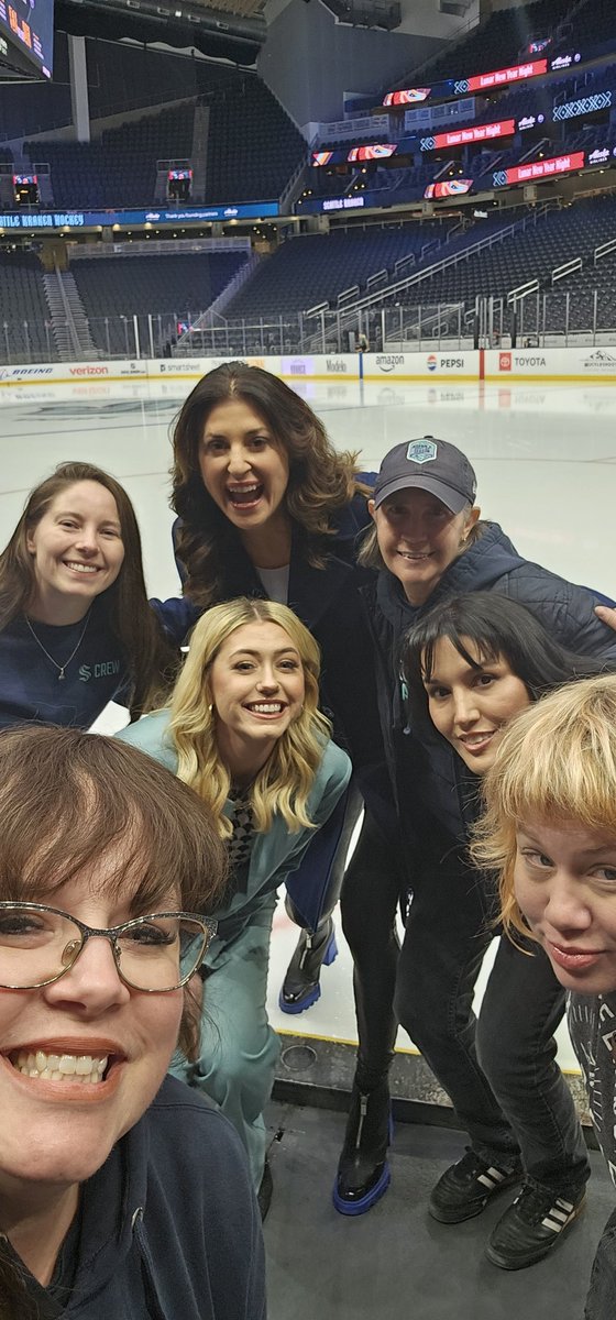 Deko_Gurl's tweet image. Celebrating Women in Hockey tonight! #SeaKraken #WomenInHockeyNight #ClimatePledgeArena