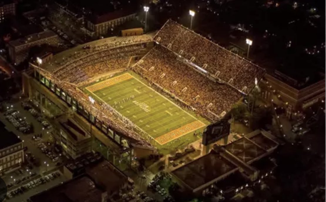 HamptonLundon's tweet photo. Blessed to receive my fourth offer  after a great conversation from  coach huff I’m blessed to say the university of southern miss offered  AGTG @CoachHuff @Donfellows2 @smsbacademy @AllenTrieu @TheD_Zone https://t.co/mrkwdMth7r