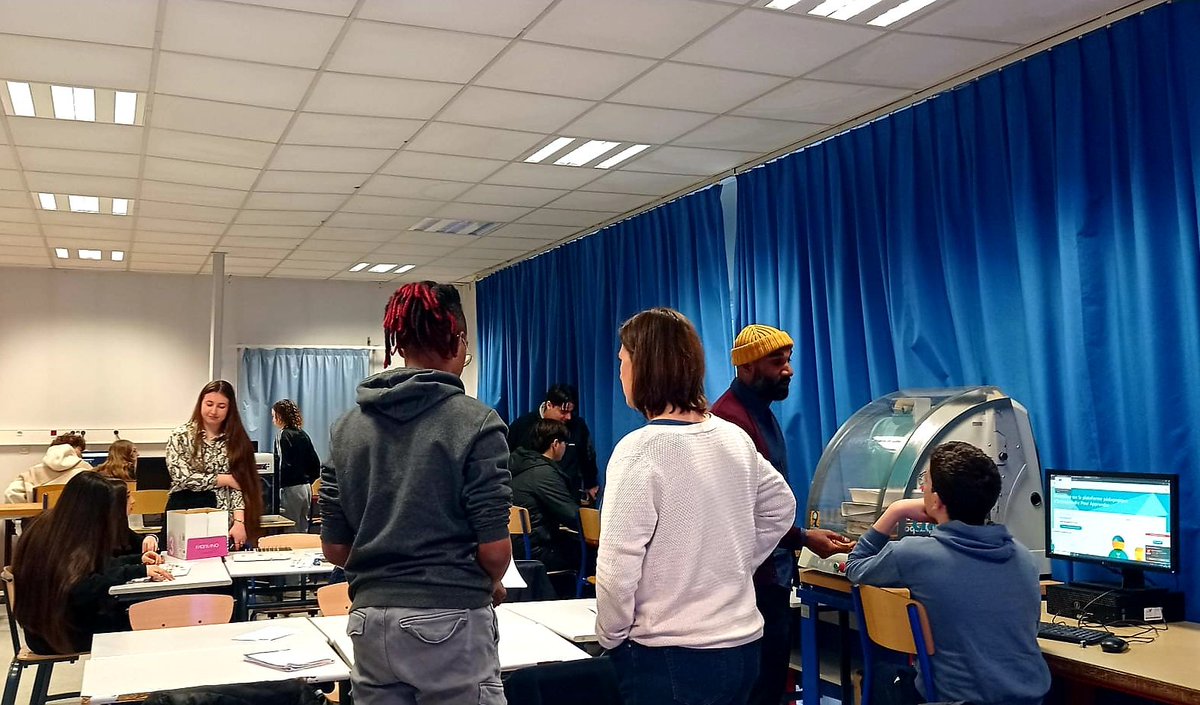 Les élève de la mini-entreprise du <a href="/college_jy/">Collège Jacques Yves COUSTEAU</a> ont bénéficié de l'accompagnement de l'association EPA  pour une séance studieuse et productive. Merci aux enseignants référents décrochage et E3D ainsi qu'à Mme Cherkaoui qui apporte sa vision de cheffe d'entreprise au projet.