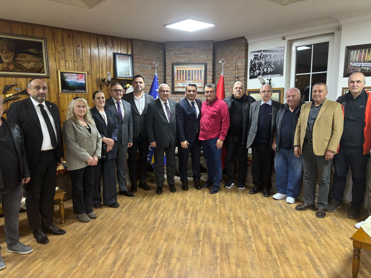 O_PEHLIVANOGLU's tweet photo. Zafer Partisi Sivil Toplum Kuruluşları Çalışmaları kapsamında bu gece İstanbul Anadolu Yakasının en büyük sivil toplum kuruluşlarından biri olan Bosna Sancak Derneğini Genel İdare Kurulu üyelerimiz Hana Akyüz, Şeref Gül, Ferruh Özkan, Merkez Disiplin Kurulu Üyemiz Adil Köse, İl Başkan Yardımcımız İsmail Layiç, Pendik İlçe Başkanımız Mehmet Arif Türker ile birlikte ziyaret ettik... 
Zafer Partisinin Balkanlara olan bakış açısını ortaya koyduk ve karşılıklı görüş alışverişinde bulunduk... Ziyaretimiz çok verimli geçti, gönlümüzü orada bıraktık! 
#ZaferPartisiHerYerde
@umitozdag 
@AliSehirlioglu 
@SemihDikkatli 
@alp_ayse 
@ierten 
@gencehantunay
@hsafakses 
@srfgul81 
@EleskovicHanna 
@FerruhOzkan57 
@IsmailLayic 
@Muharremze93773 
@id_ibrahimdogan
