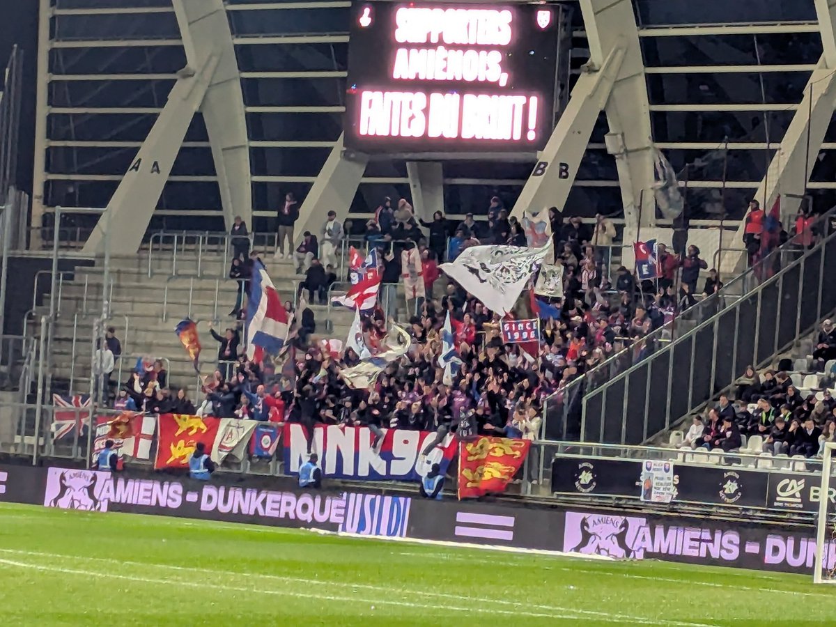 passionsporte's tweet photo. @SMCaen Bravo aux supporters mais ce soir c'était le chant du cygne https://t.co/Ik0yn8R7nZ