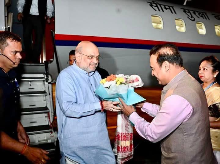 KamakhyaTasa's tweet photo. Priveleged to welcome Home Minister Amit Sahji @AmitShah  at along HCM HB Sarma @himantabiswa ,Dilip Saikia @DilipSaikia4Bjp,Pabitra Margherita @PmargheritaBJP and other karya kartas at Jorhat Airport .HM Shahji will inaugurate newly constructed L B Police academy,Dergaon https://t.co/gLZ9MlglmY