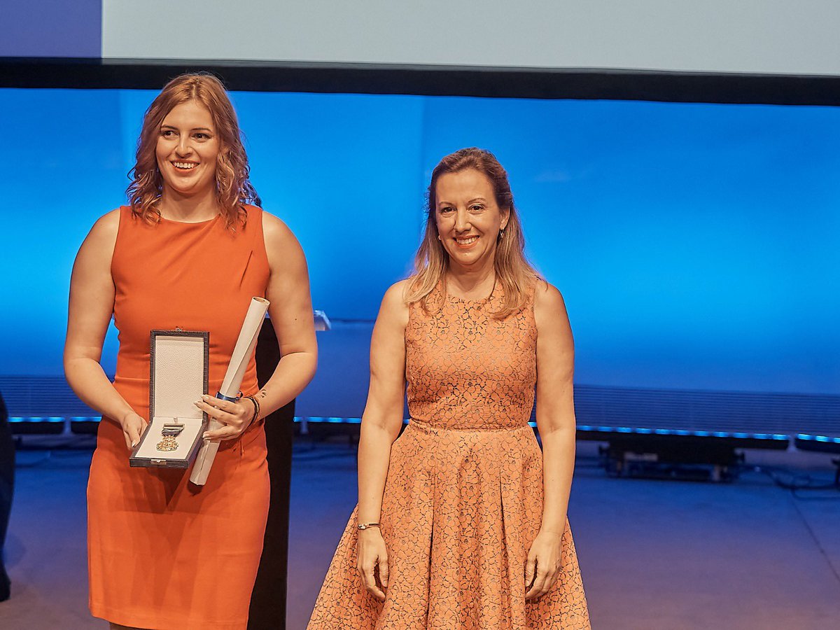 Nuestra <a href="/MichelleAlonsoM/">La sirenita Michelle</a> ha sido distinguida este viernes con el Premio Canarias de Deporte 2025, cuya candidatura promovimos desde el <a href="/CabildoTenerife/">Cabildo de Tenerife</a> en atención a su brillantísima carrera como nadadora paralímpica.