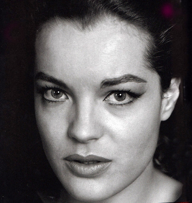 CLOSE-UP:

Romy Schneider.