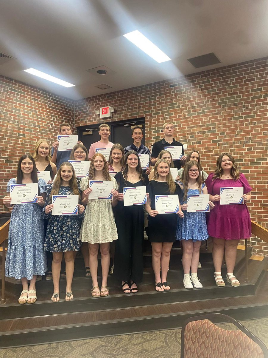 MoberlyHoops's tweet image. Congrats to Tyler Lindsay and Matthew Dubber for being honored at the top 10% banquet last night