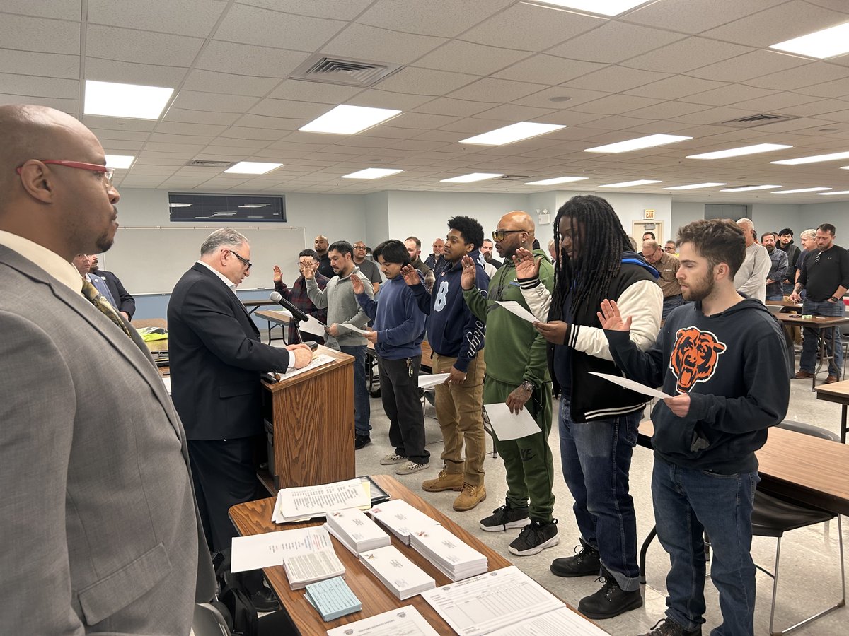 MidAmCarpenters's tweet image. We are proud of these new apprentices that were recently sworn in with #Local272 and #Local1. Congratulations Brothers on taking on a rewarding career that'll benefit you and your families. Welcome to the Union family!
#UnionProud #MidAmCarpenters
