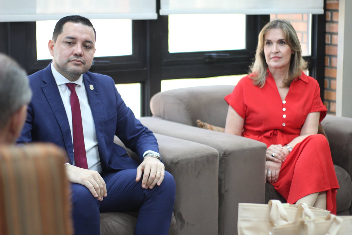Fortalecemos los lazos de cooperación entre Posadas y la ciudad de Asunción. Gracias por la visita a <a href="/luisbello_asu/">Luis Bello</a>, presidente de la Junta Municipal de Asunción y Lourdes Rivas, cónsul de Paraguay en Misiones.  
<a href="/muniposadas/">Ciudad de Posadas</a>