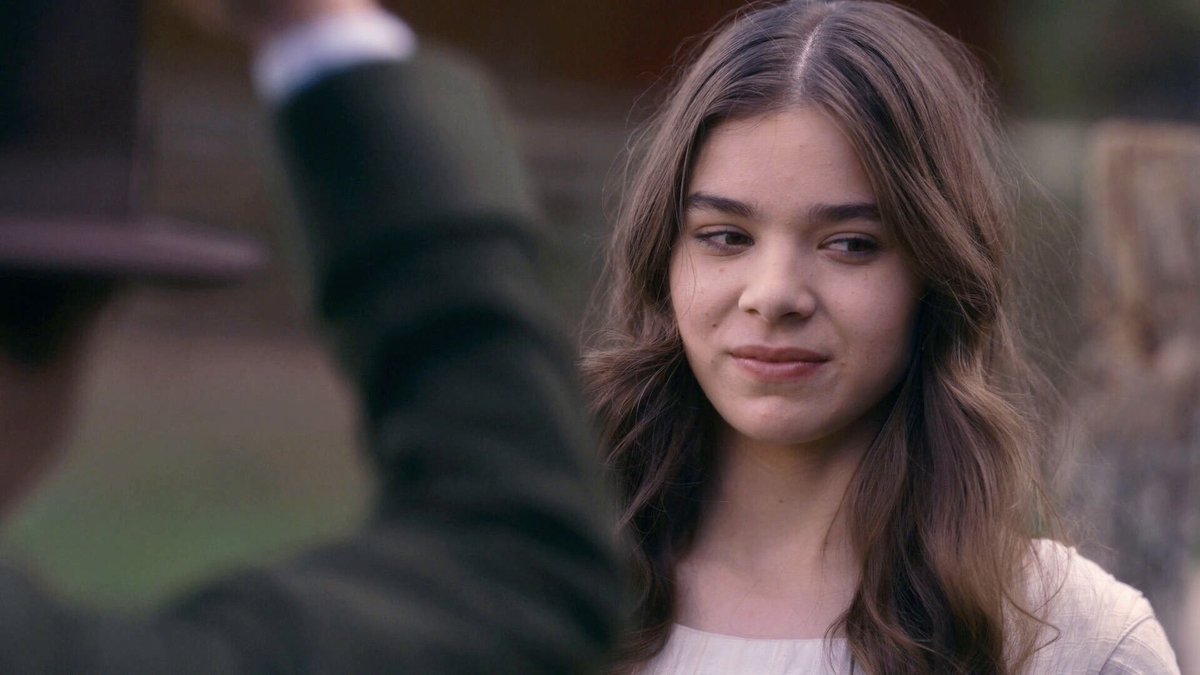 TheCinesthetic's tweet image. hailee steinfeld as emily dickinson
