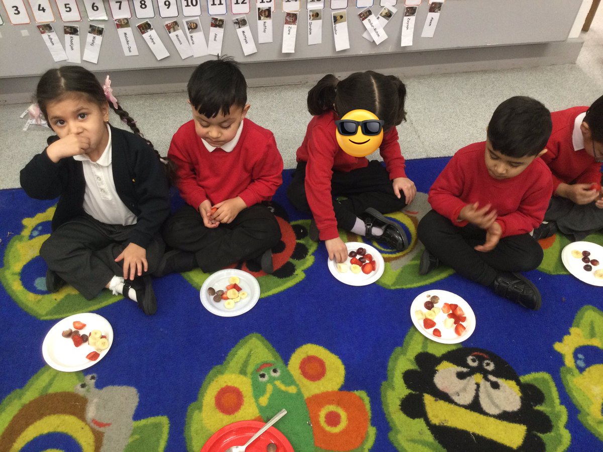 LeighPrimary's tweet photo. Nursery children enjoyed tasting different fruits and could say which fruit they liked the best. @voice21oracy #Startwellbham #fay5aday #healthychoices https://t.co/a4rNVMUmzi
