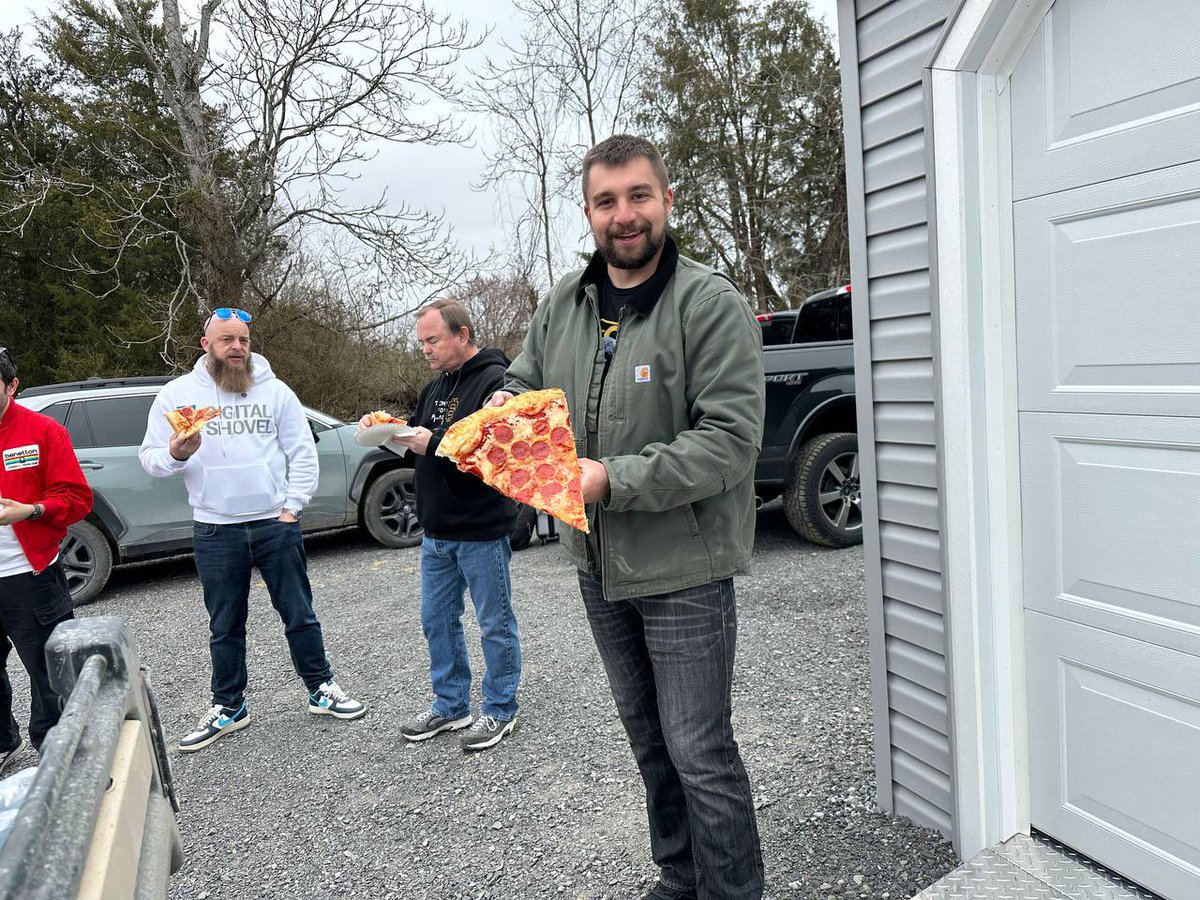 Colby_Attack's tweet photo. Happy Pi day at the farm @VoskCoin @MissVosk @bma_crypto @Digital_Shovel https://t.co/p7fmhJ8mLK