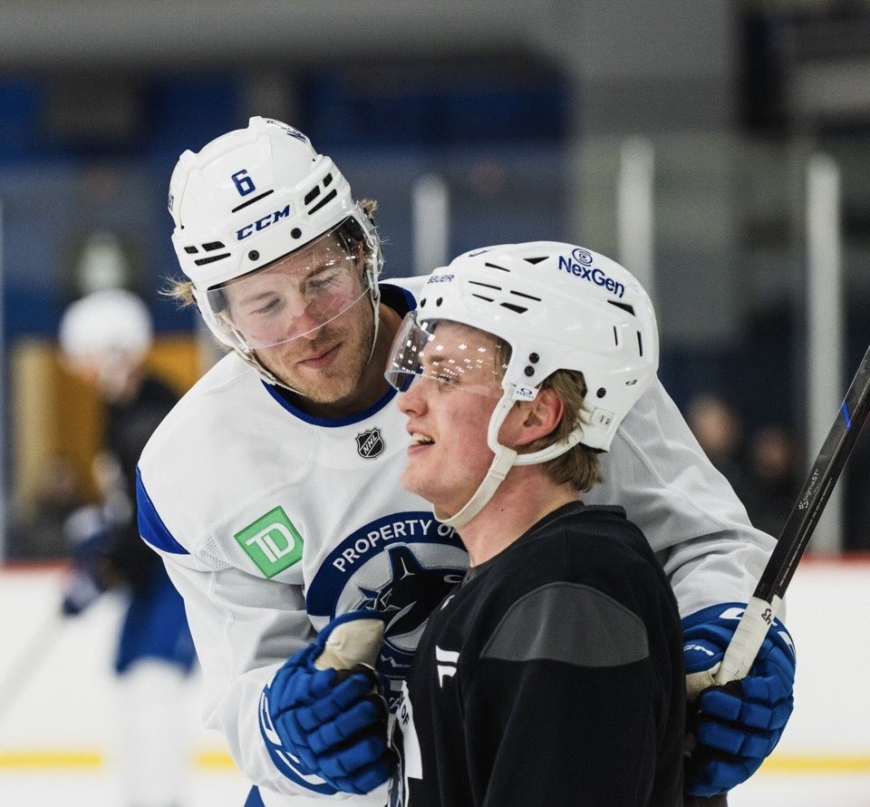 PuckingDelulu's tweet image. a single mom who works two jobs who loves her kids and never stops