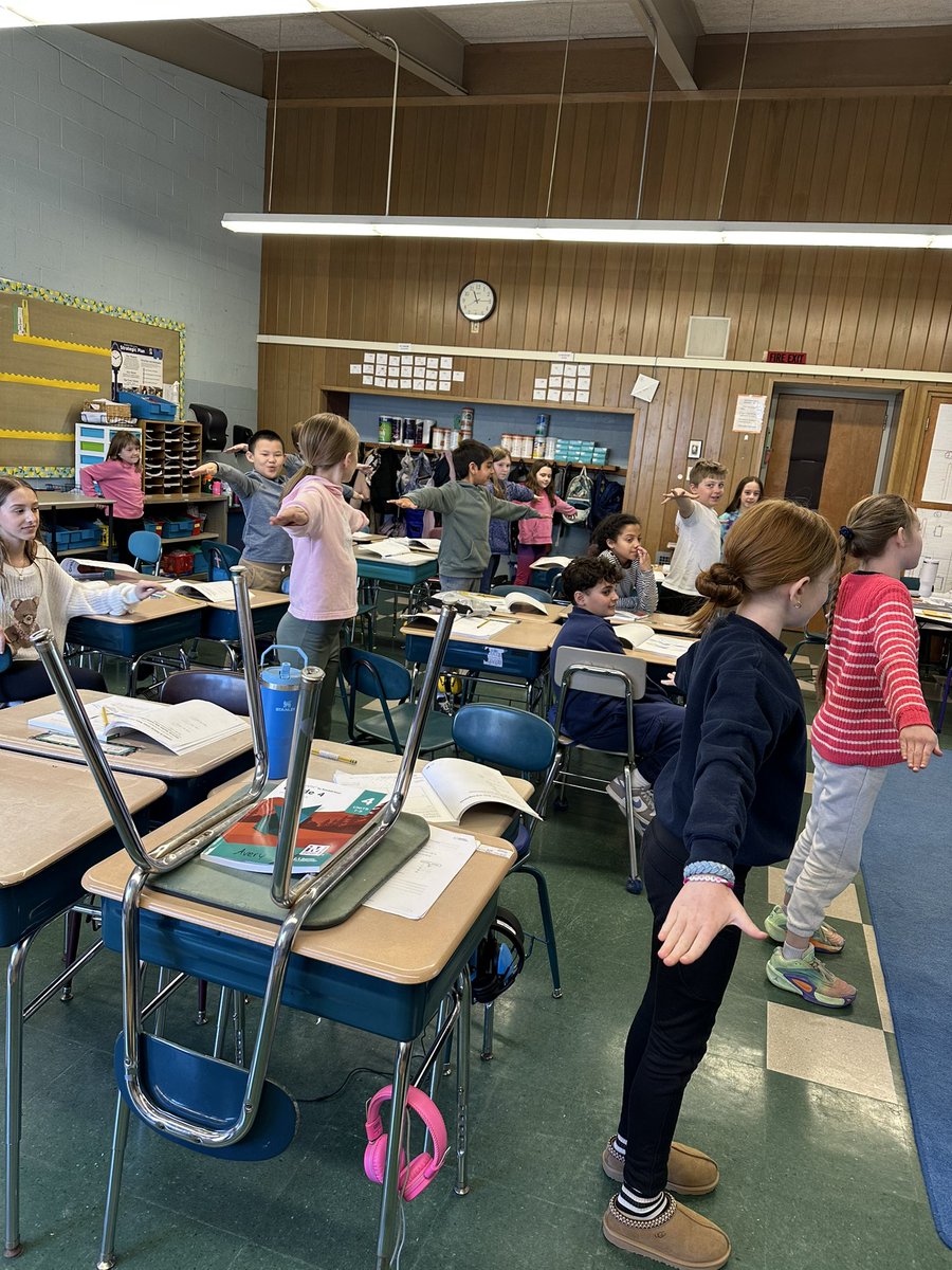 MrsScottDale's tweet photo. Simon says make a line segment! #beproudbedale #medfieldps https://t.co/BkADgTY5n3