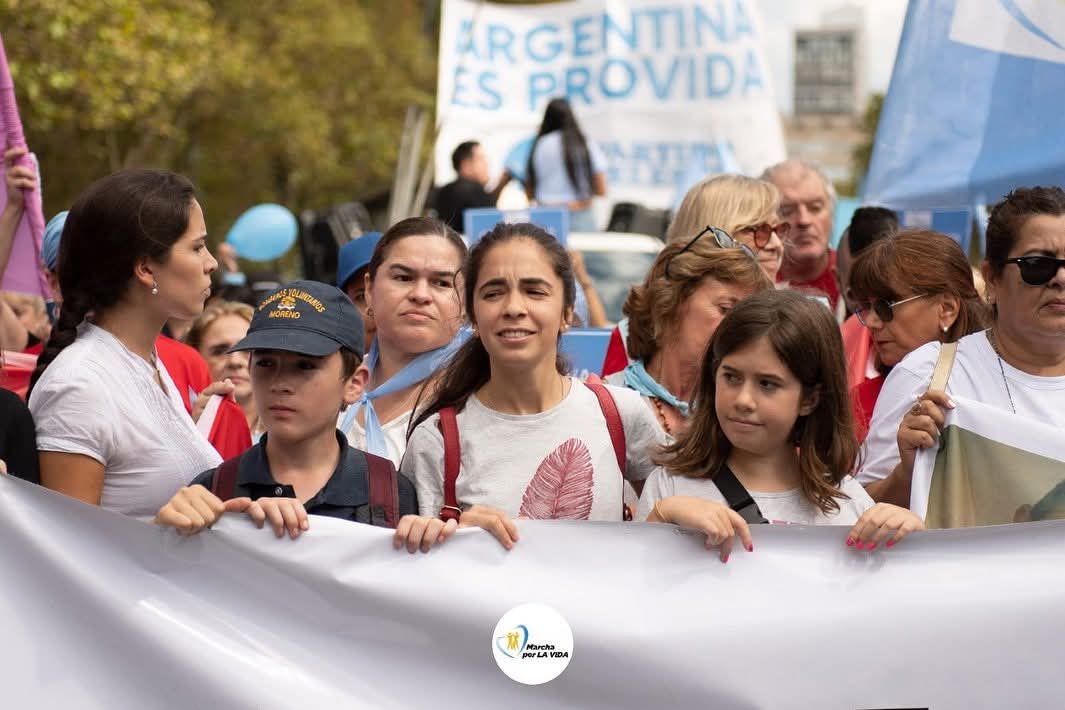 La juventud comprometida con el _#DerechoANacer_ confirma que 🇦🇷 *#ArgentinaEsProvida*🇦🇷 ayer, hoy y siempre. 

#29M #YoMarcho

¡FALTAN 1️⃣4️⃣ DÍAS!