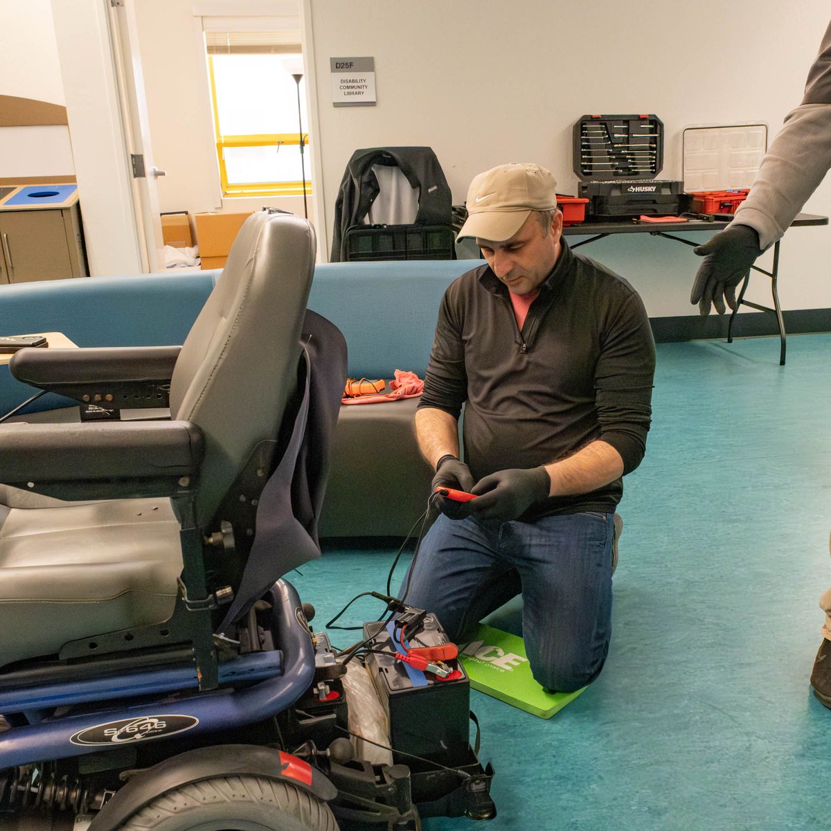 EasyDoesIt_ES's tweet photo. Our Repair Team was thankful to be able to offer complimentary tune-ups at this week's Repair as You Choose workshop. We're pleased to have offered free support to the community we serve as well as a complimentary power chair due to an antendee's device being irreparable. https://t.co/zd34dQ16Mp