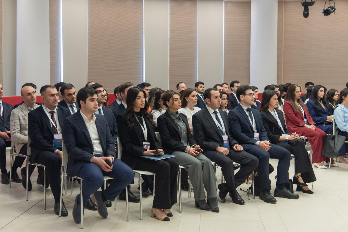 AzerbaijanMFA's tweet photo. Gənc Diplomatlar üçün Xarici Siyasət Proqramının açılış mərasiminə dair mətbuat məlumatı

https://t.co/sg0rcbI9wN https://t.co/k926ngZNNO