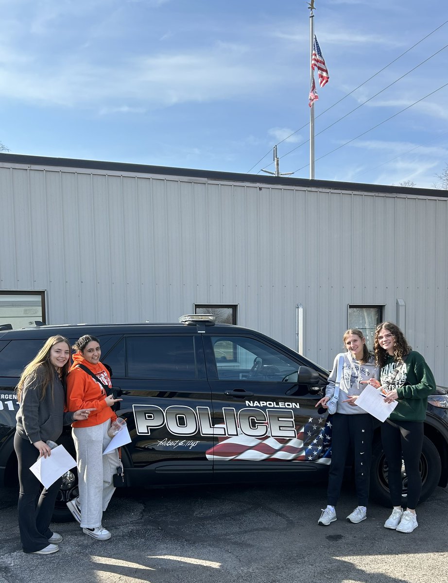 Napoleon_Police's tweet photo. We would like to thank these Seniors from Liberty Center High School for utilizing their community service hours to spring clean the inside of some patrol cars that have seen a wet and snowy winter. Thank you! https://t.co/2RPQccvUsW