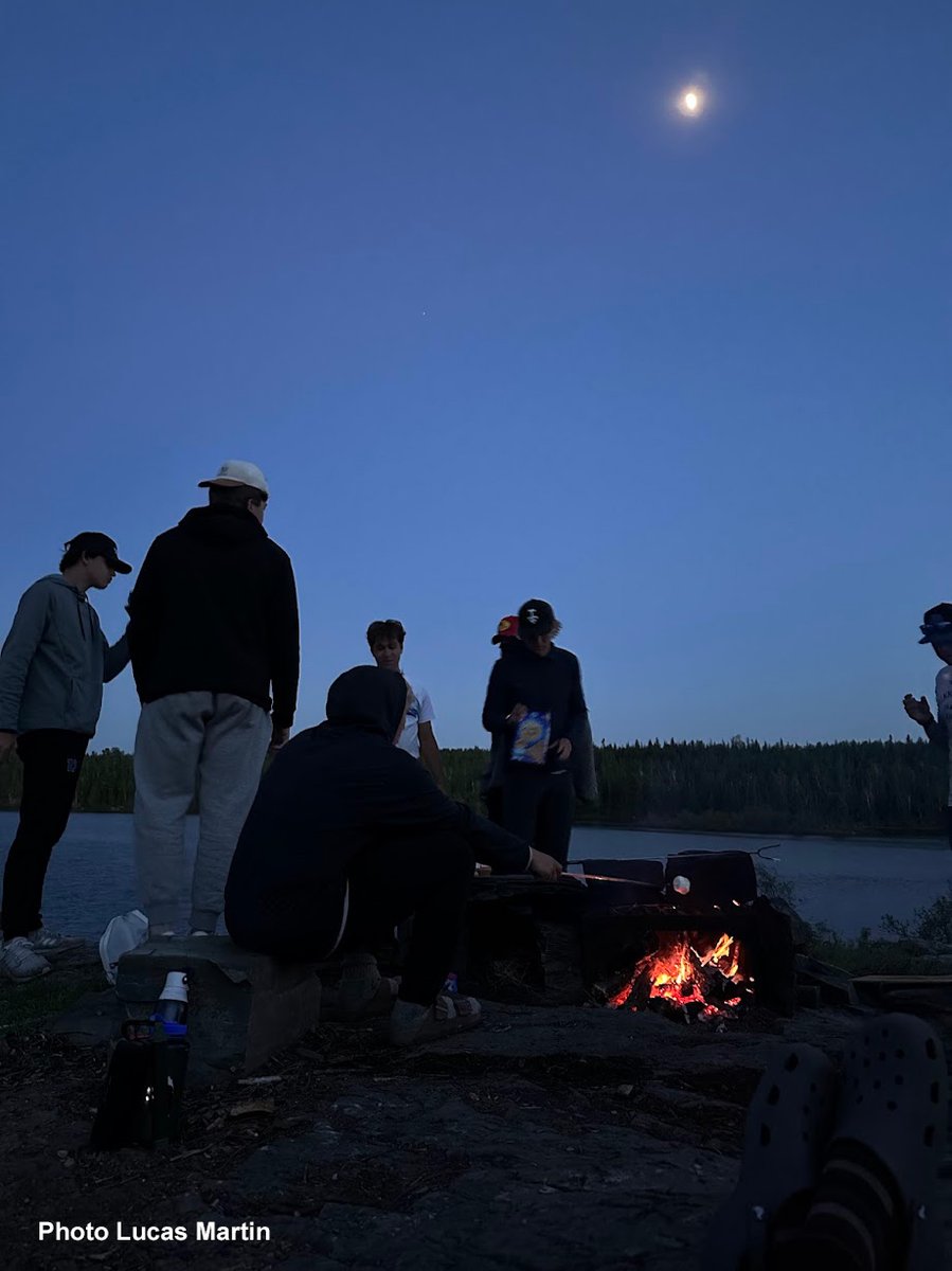 S'mores

Melted memories
between golden sunrises
and sunsets
and the Moon 
like a marvelous,
monstrous,
momentous
marshmallow
drawing us all together
with the tides.

Stack it anyway you want
and you've got
Summer right in your hand.

©T J Stouffer 031425
Pic Lucas Martin