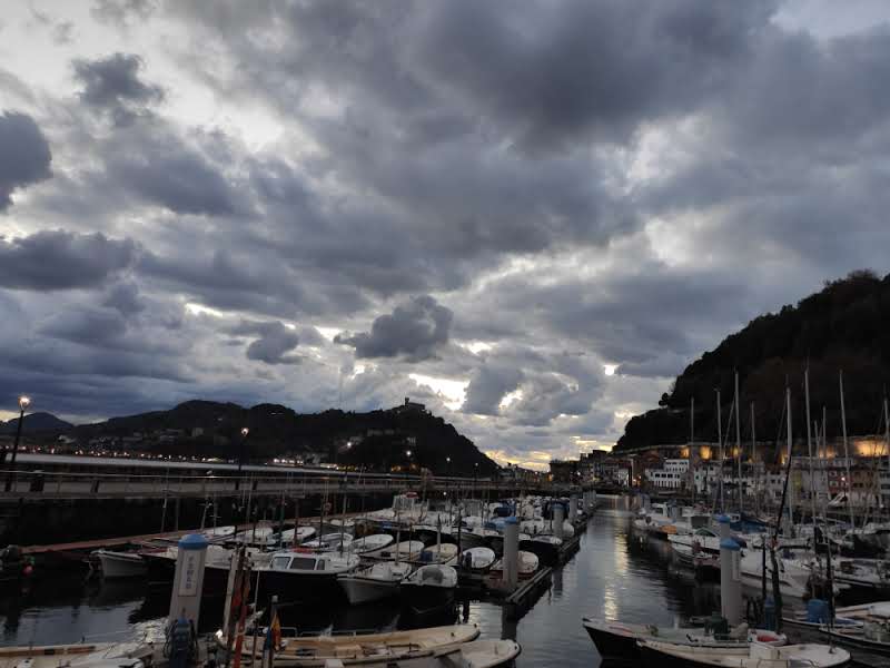 NiNeuAim's tweet photo. #hodeiak
#AsteanBehin 
#sasitxiotx

Donostia https://t.co/BOTjEjUdBi