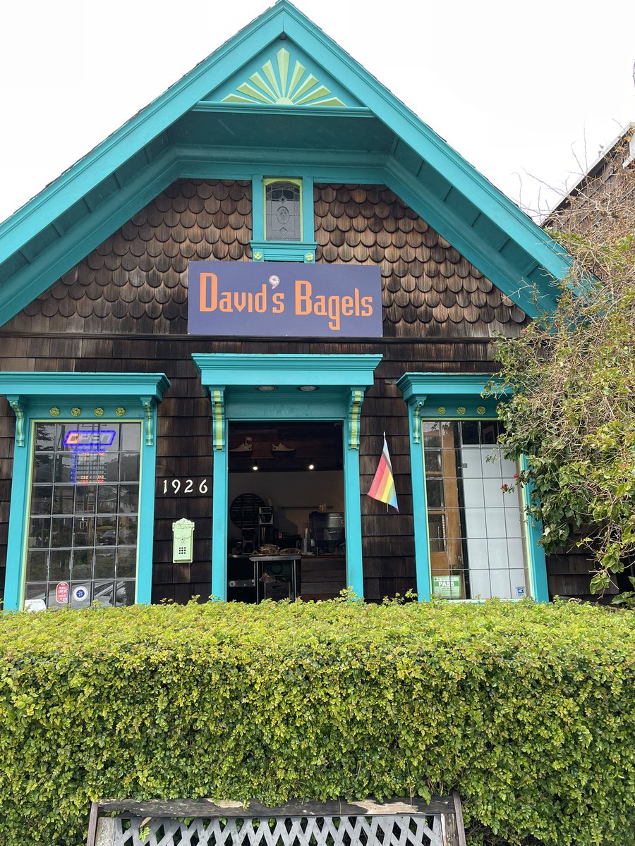 Starting off the #bayareayarncrawl with a bagel and latte next to the Royal Bee in Pacifica. Let the adventurous knitters begin the crawl. Rain won’t keep us at home.