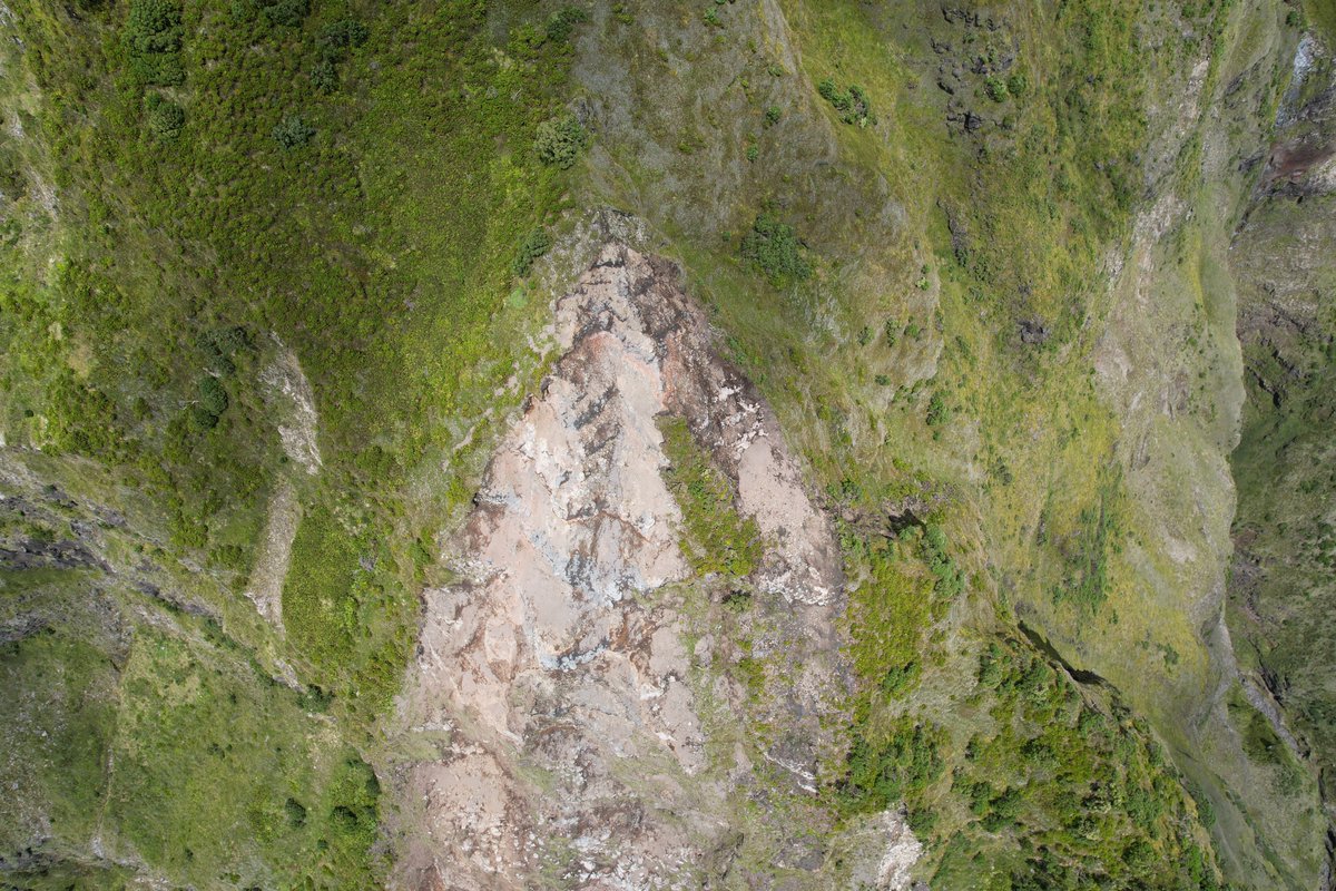 🌋 Mapping Change: A Return to Tristan da Cunha 🌧️
The island of Tristan da Cunha in the South Atlantic faces ongoing natural challenges such as landslides and coastal erosion. Recent severe floods, driven by heavy rain and steep terrain, have further impacted the community 🧵