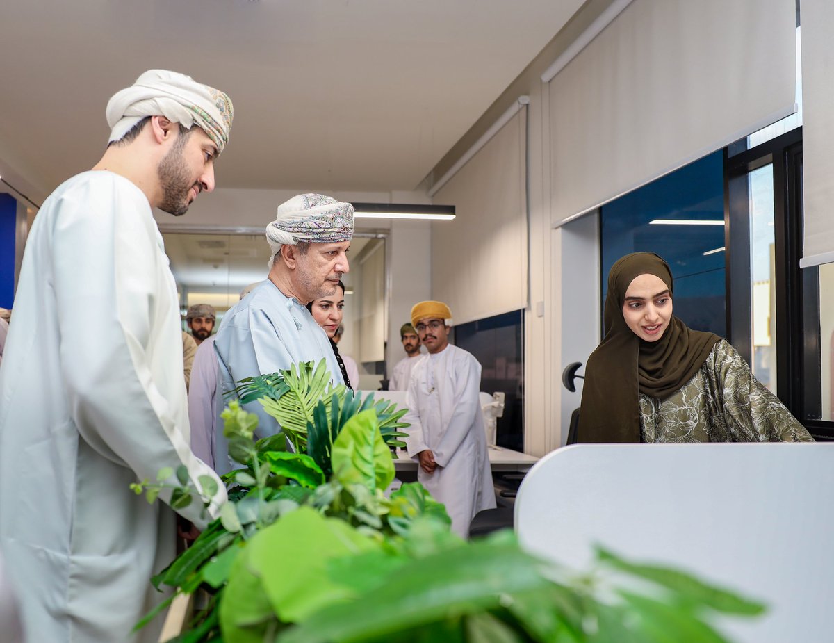 riyadaom's tweet photo. 🔹️في خطوة لتعزيز الابتكار وتمكين رواد الأعمال، ومن حارة العقر بولاية #نزوى حيث البيئة الداعمة للإبداع…

افتتاح حاضنة أعمال هيئة تنمية المؤسسات الصغيرة والمتوسطة بمحافظة الداخلية، تحت رعاية معالي سلطان الحبسي، وزير المالية @OMAN_MOF ، بهدف دعم وتمكين المؤسسات الصغيرة والمتوسطة. https://t.co/uxHAjmi1Rc