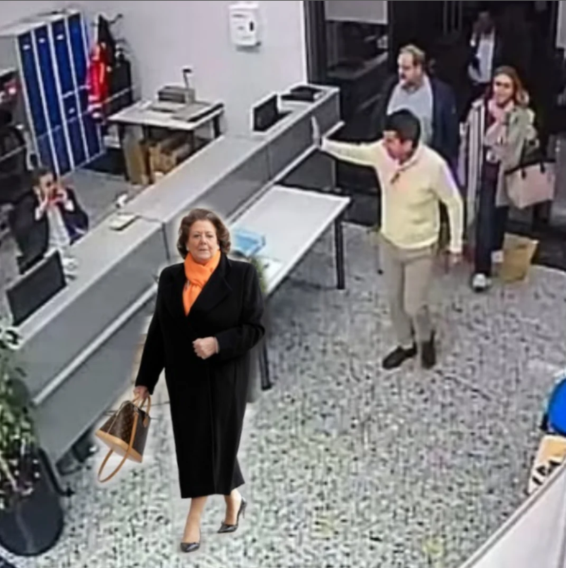 Sí, yo también llegué un poco tarde… es que me comí un bocata de anchoas y tuve que parar en una guisquería a tomar algo 🍸🍸🍸