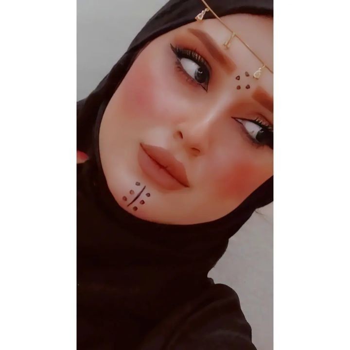 وهمومي نار بگطن 
اطفيها من هالكُتر بذاك الكُتر تشتعل.