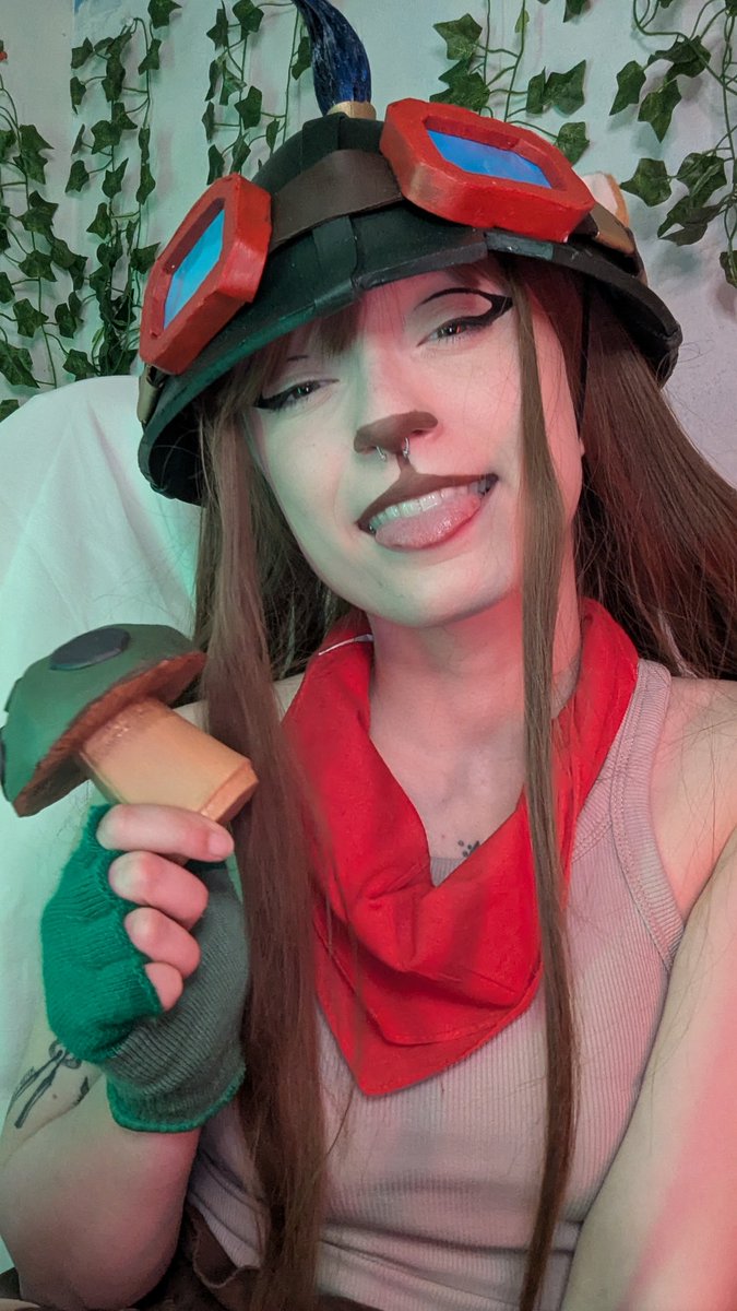KapiouL's tweet image. Hiiiii🍄

#teemo #teemocosplay #cosplayer