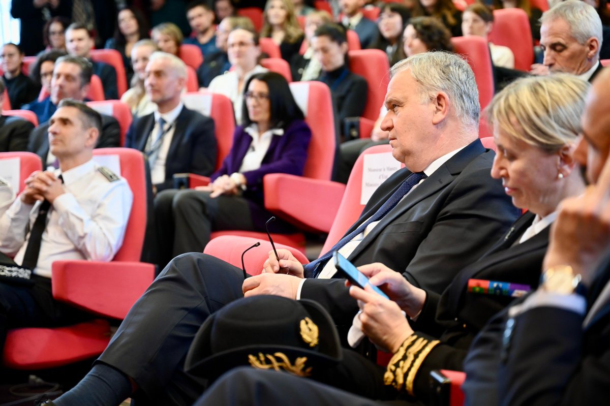 fnb_officiel's tweet photo. Inauguration de l'école nationale de la police scientifique avec @BrunoRetailleau. Pour faire face aux défis sécuritaires actuels, leur savoir-faire est clé.
Ce hub des sécurités initié par la @CCILYONMETRO à #Ecully incarne une vision ambitieuse et nécessaire pour la #sécurité. https://t.co/cGmJaNm1FO