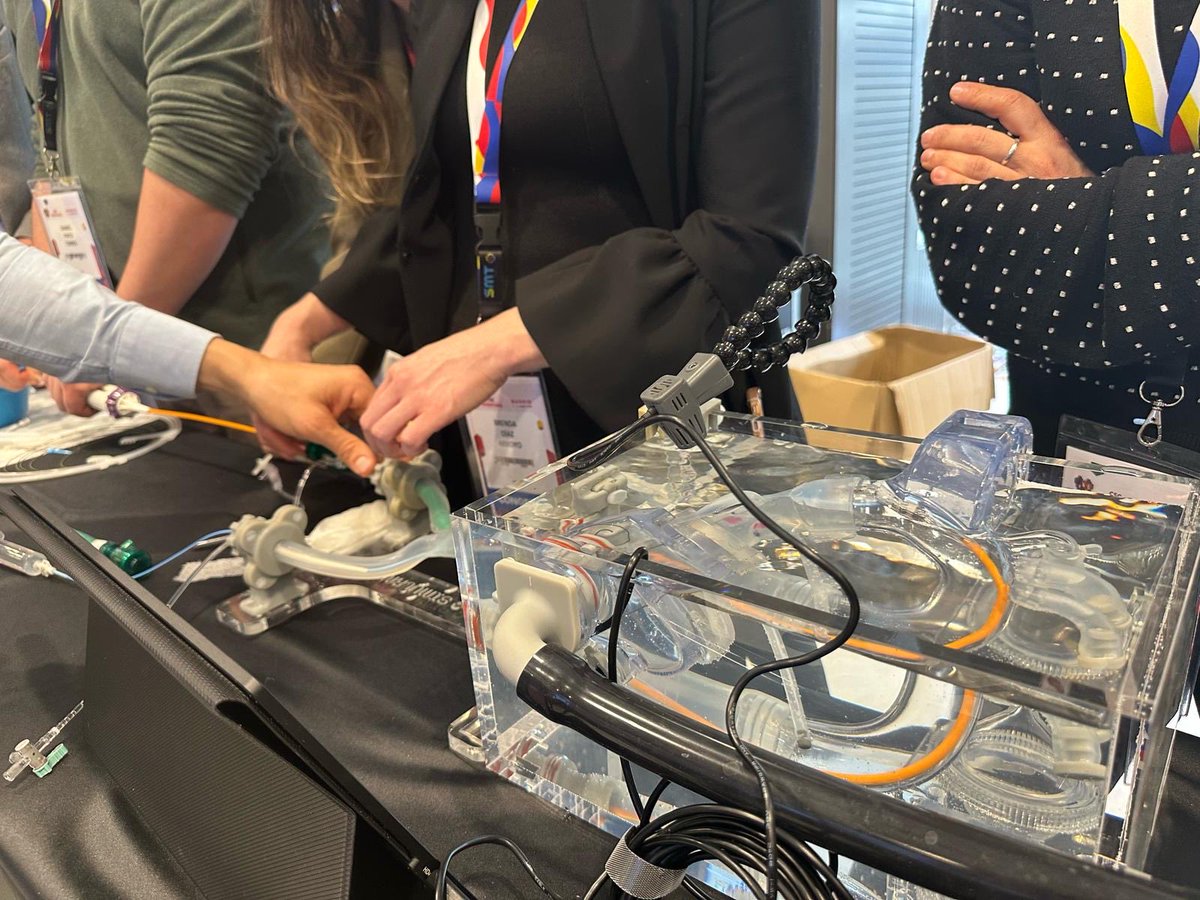 Fantástica jornada de formación ayer en #CSCESTRUCTURAL con talleres prácticos con <a href="/Simulands/">Mats Thedrian</a>!  Hands-on training #TAVI #Myval <a href="/meril/">meril</a> #CSC2025